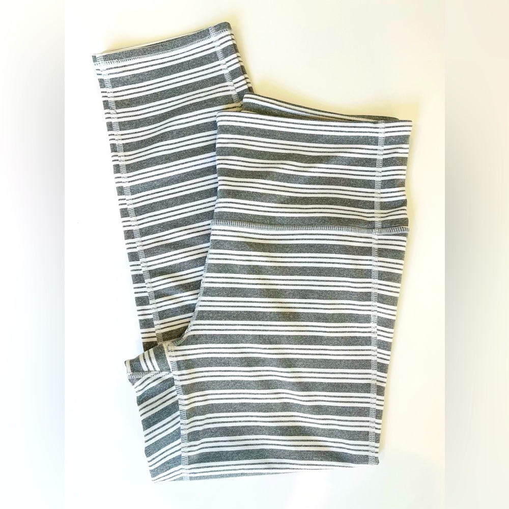 ATHLETA Capri Chaturanga Legging Heathered Grey and White Stripes Size Small